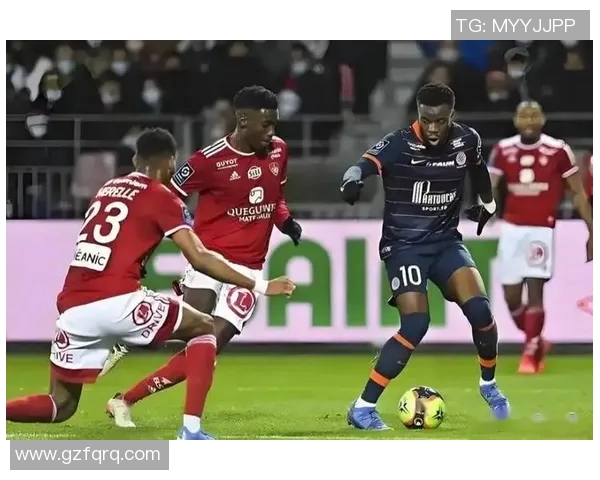 埃因霍温与奥林匹亚科的激烈对决揭示欧洲足球新格局