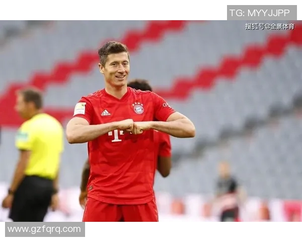 莱万在欧冠赛场表现惊艳10场打入12球领跑射手榜稳获金靴