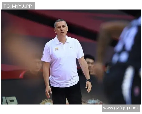 马丁内斯的传奇旅程：从青涩球员到世界足球巨星的蜕变与辉煌